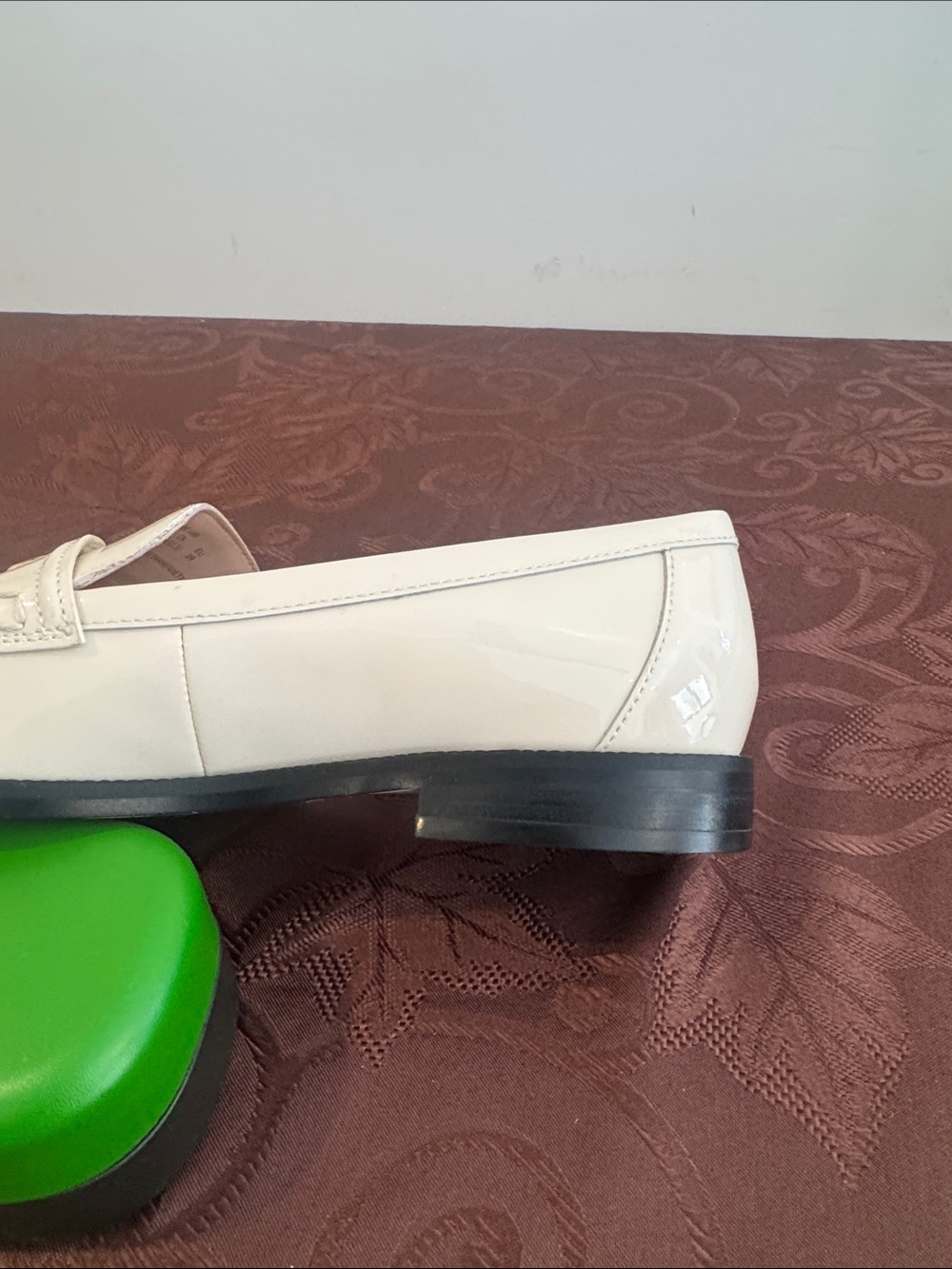 ♠️kate spade Cream Patent Leather Loafers Logo Accent. Ladies 8 - Picture 11 of 14